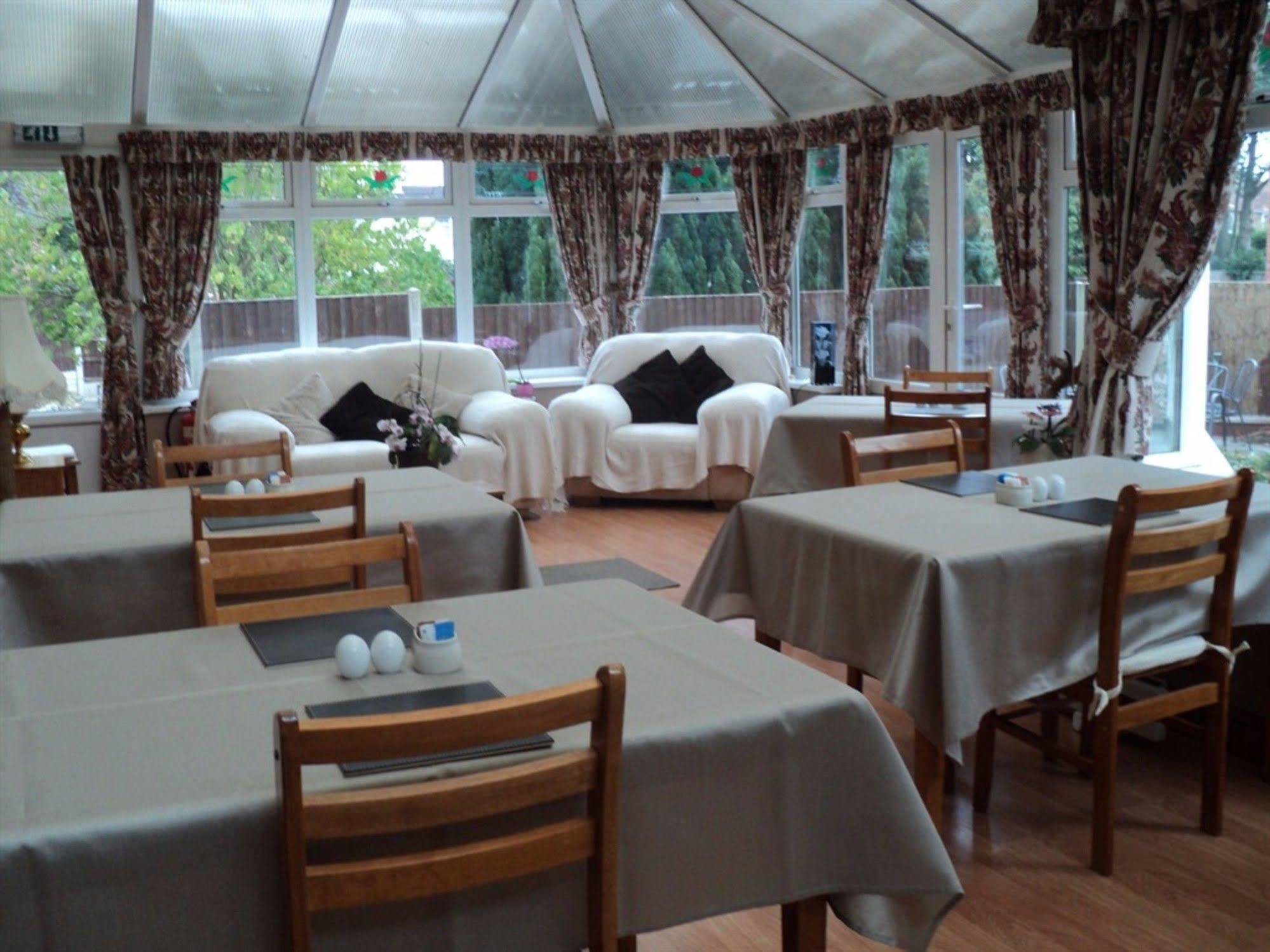 Grove House Guest House Telford Kültér fotó